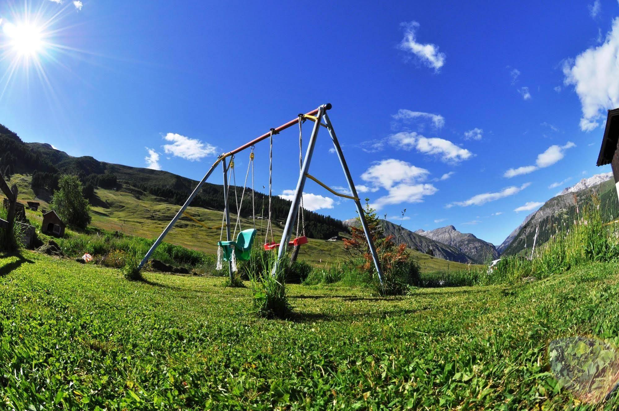 Alpen Royal By Livigno Accomodation Exteriör bild